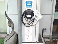 写真:電気自動車(EV)充電スタンド