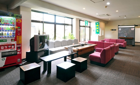 写真:食事会場前休憩所